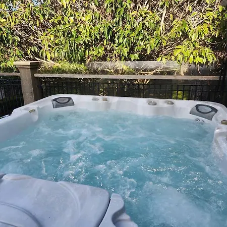 Home With Hot Tub, Heated Pool & Tennis Court